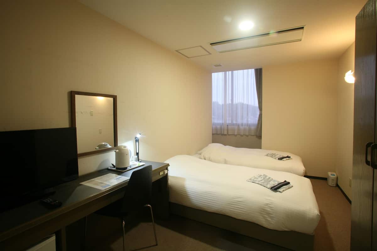 economy twin room | desk, free wifi