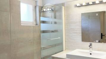 Comfort Apartment, 2 Bedrooms, Terrace, Sea View | Bathroom