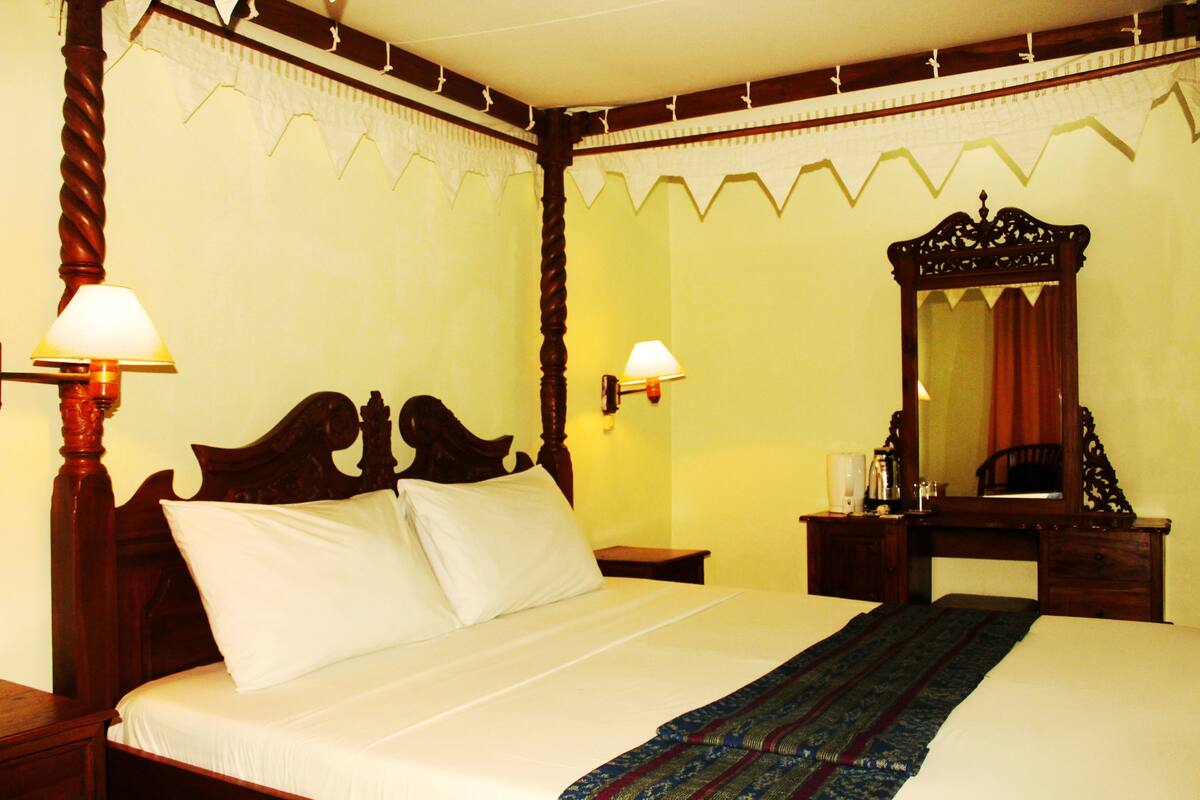 In-room safe, desk, blackout curtains, free WiFi