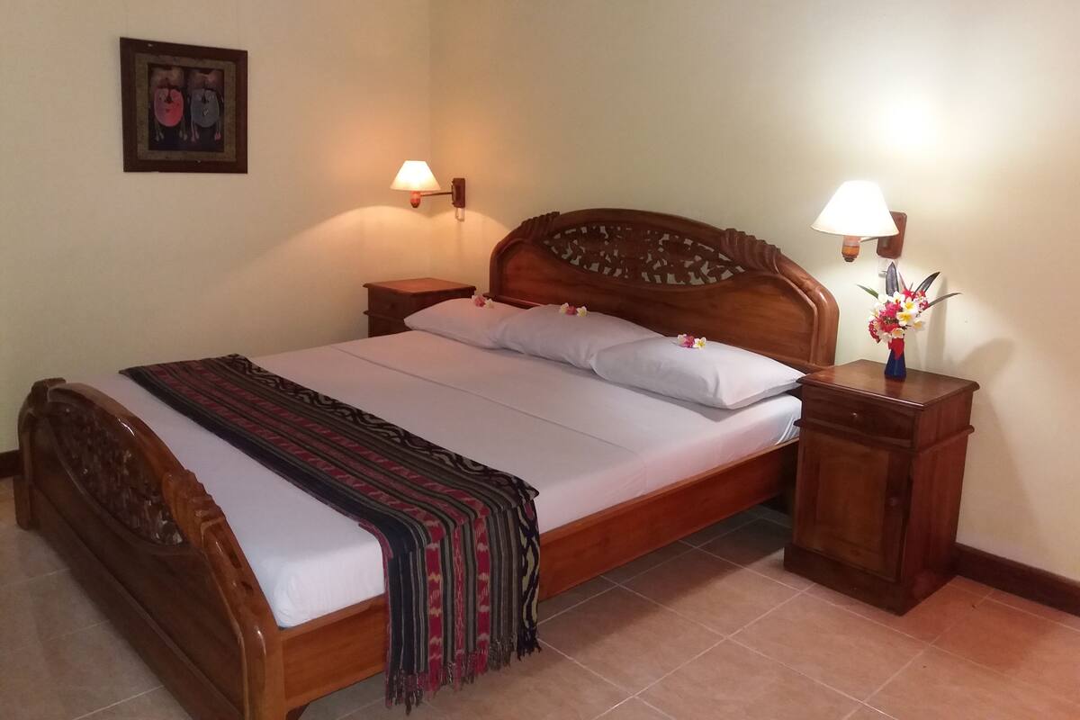 Kamar Superior, pemandangan kebun | Brankas, meja kerja, tirai kedap cahaya, dan Wi-Fi gratis