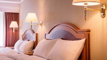 Standard Quadruple Room | Desk, blackout drapes, free WiFi, bed sheets