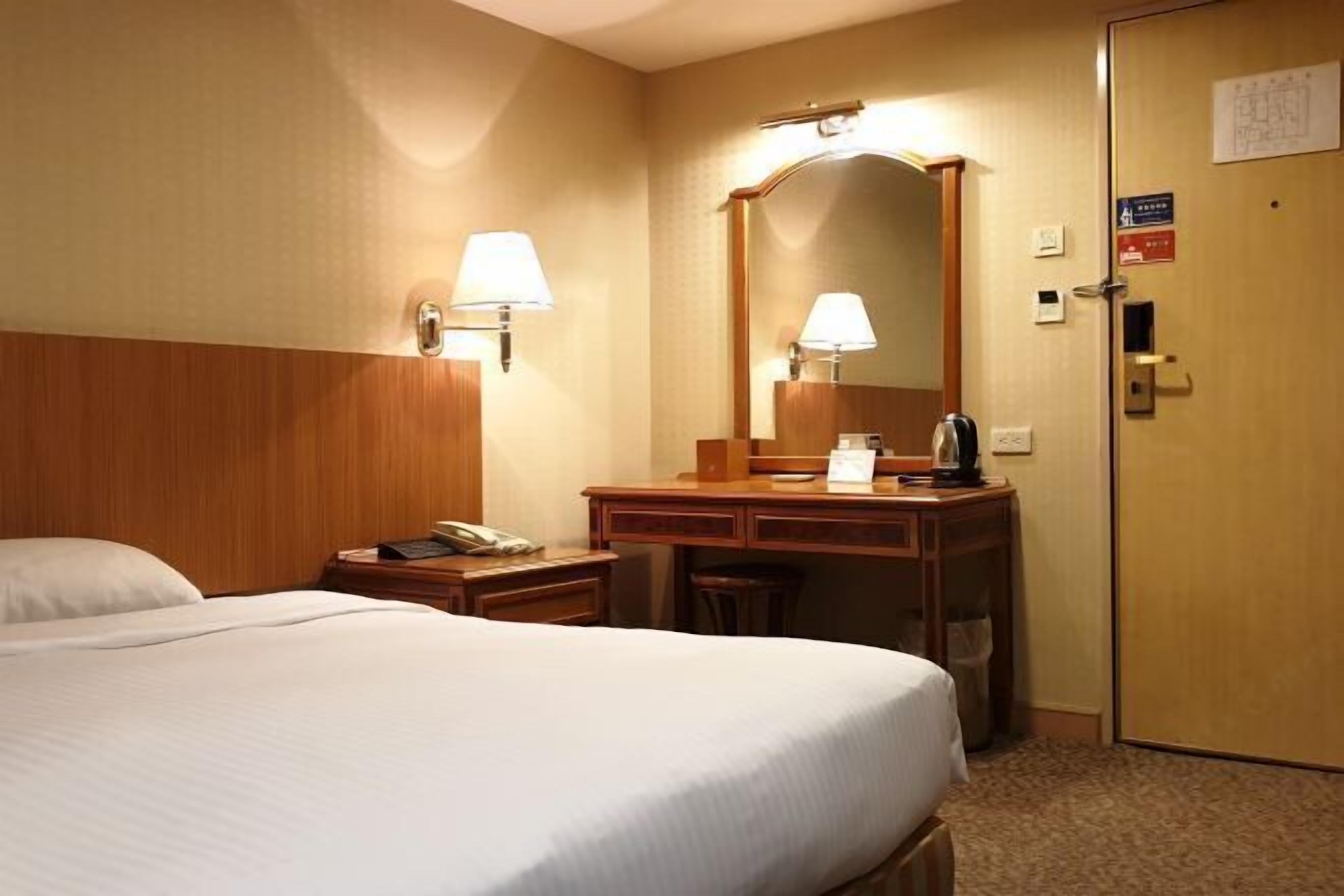 書桌、遮光布/窗簾、免費無線上網、床單