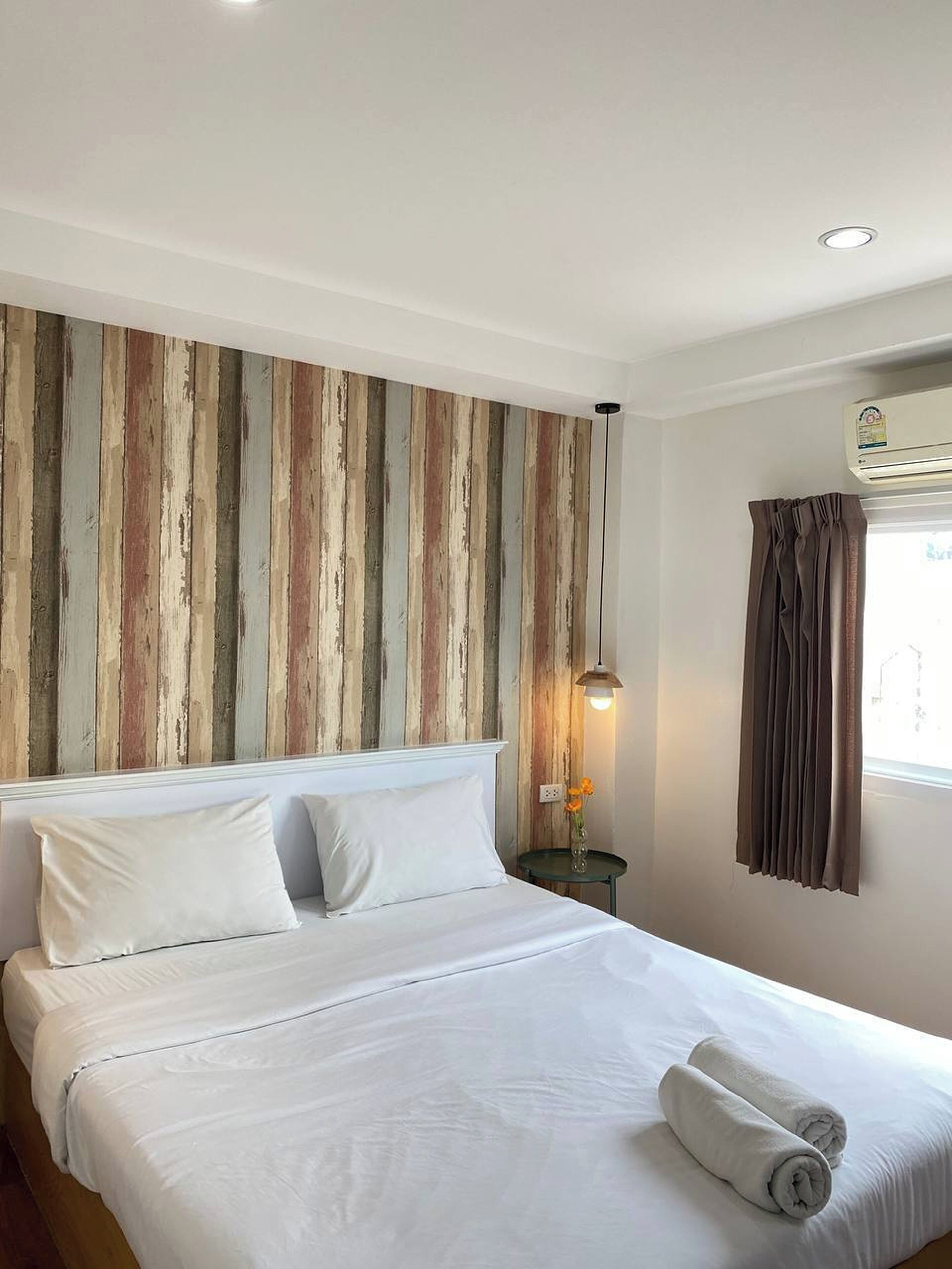 Standard Room with AirCon | Desk, free WiFi, bed sheets