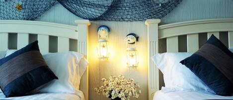 Hypo-allergenic bedding, in-room safe, desk, free WiFi