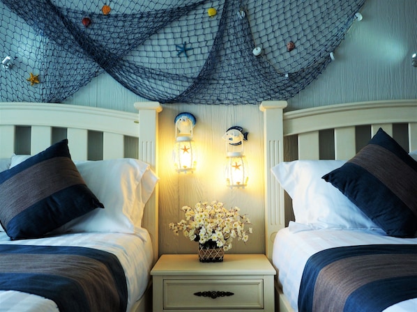 Hypo-allergenic bedding, in-room safe, desk, free WiFi