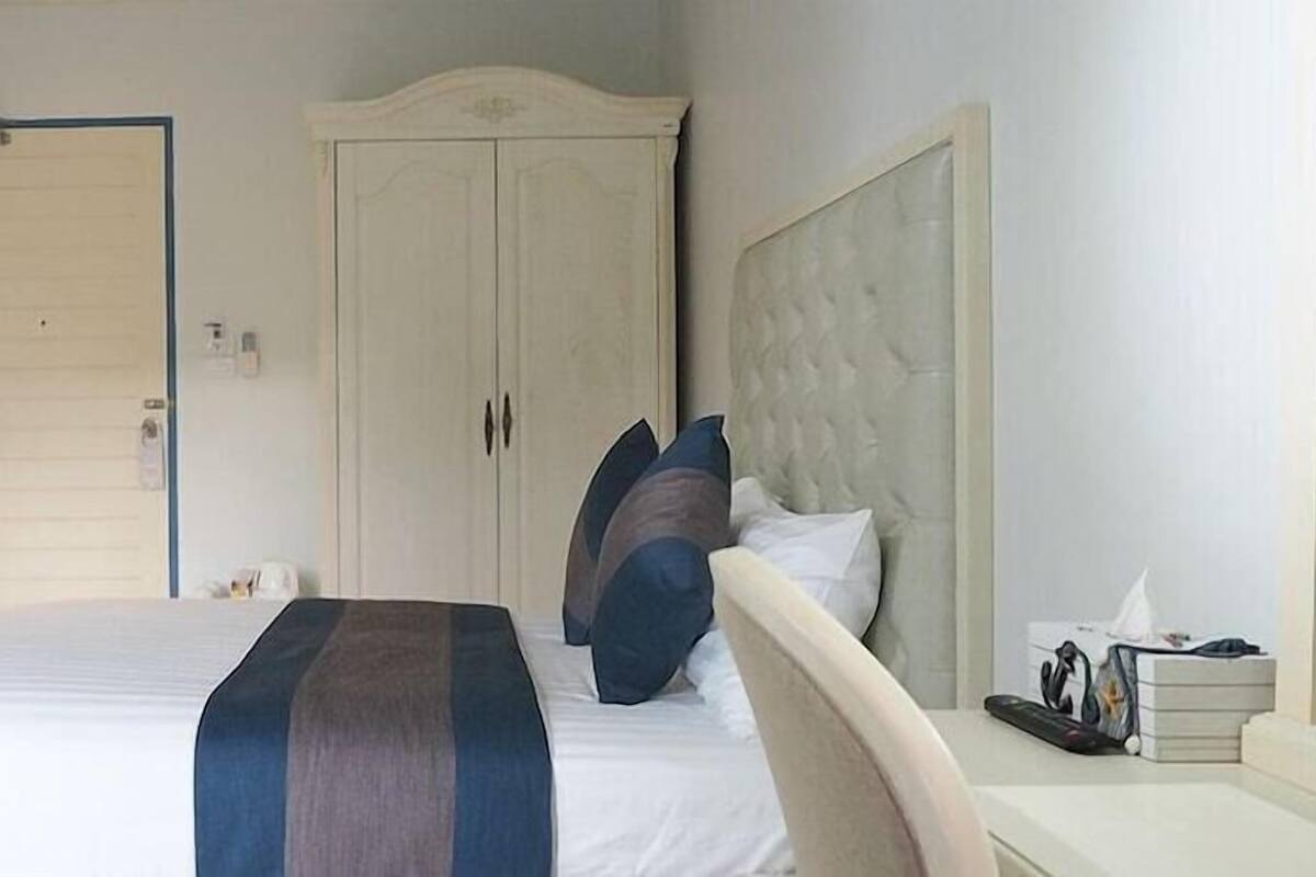 Standard small room | Hypo-allergenic bedding, in-room safe, desk, free WiFi