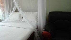 Quarto casal standard | Escrivaninha, Wi-Fi de cortesia