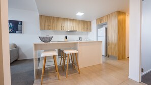 Fridge, microwave, oven, stovetop - Annexe Apartments (Bowen Hills)