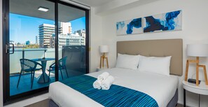 Two Bedroom Balcony Apartment | Soundproofing, iron/ironing board, free WiFi, bed sheets - Annexe Apartments (Bowen Hills)