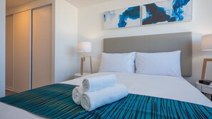 One Bedroom Balcony Apartment | Soundproofing, iron/ironing board, free WiFi, bed sheets - Annexe Apartments (Bowen Hills)