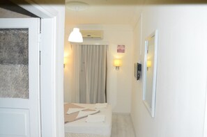 In-room safe, soundproofing, free WiFi - Tuna Pansiyon (Bodrum)