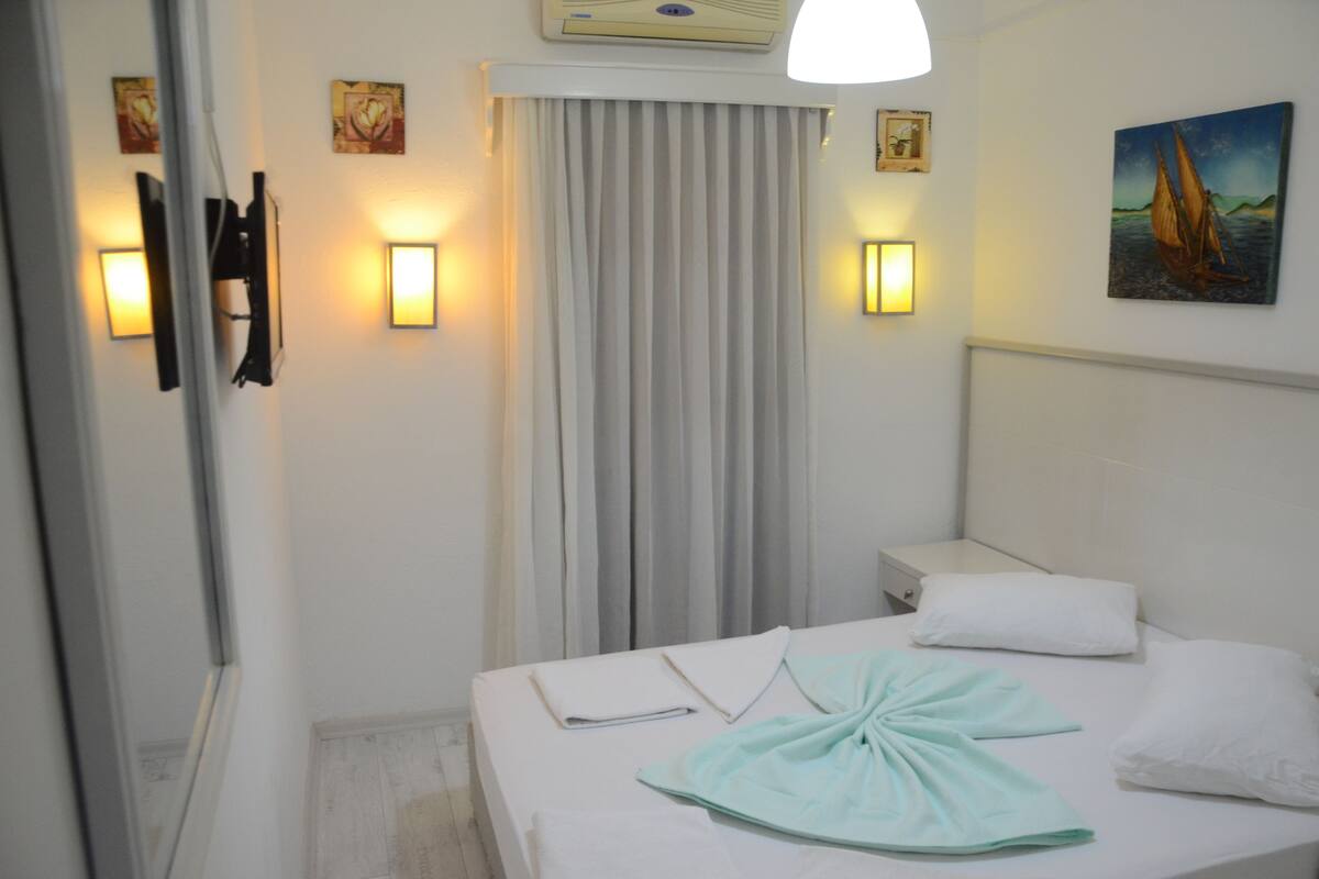 Standard Room | In-room safe, soundproofing, free WiFi