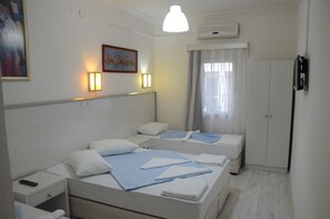 In-room safe, soundproofing, free WiFi - Tuna Pansiyon (Bodrum)