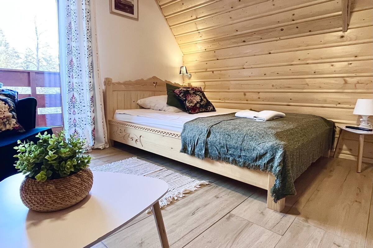 Apartamento, 1 quarto (2. Tatry) | Escrivaninha, quartos à prova de som, ferros/tábuas de passar roupa