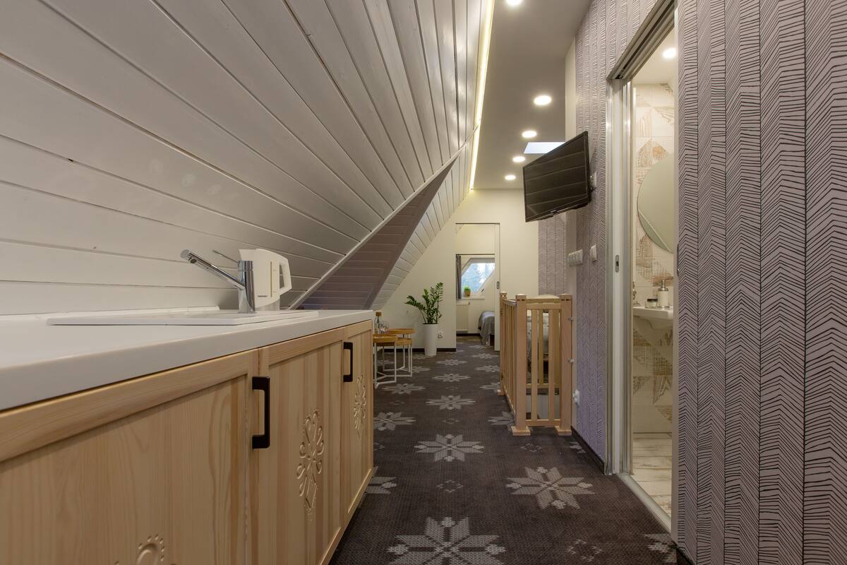 Apartamento (Attic (8a.Dolina 5 Stawow)) | Escrivaninha, quartos à prova de som, ferros/tábuas de passar roupa