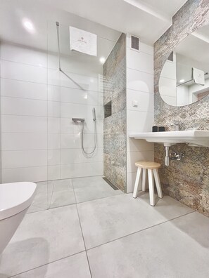 Room (4 Adults (11.Dolina Roztoki)) | Bathroom | Hair dryer, towels