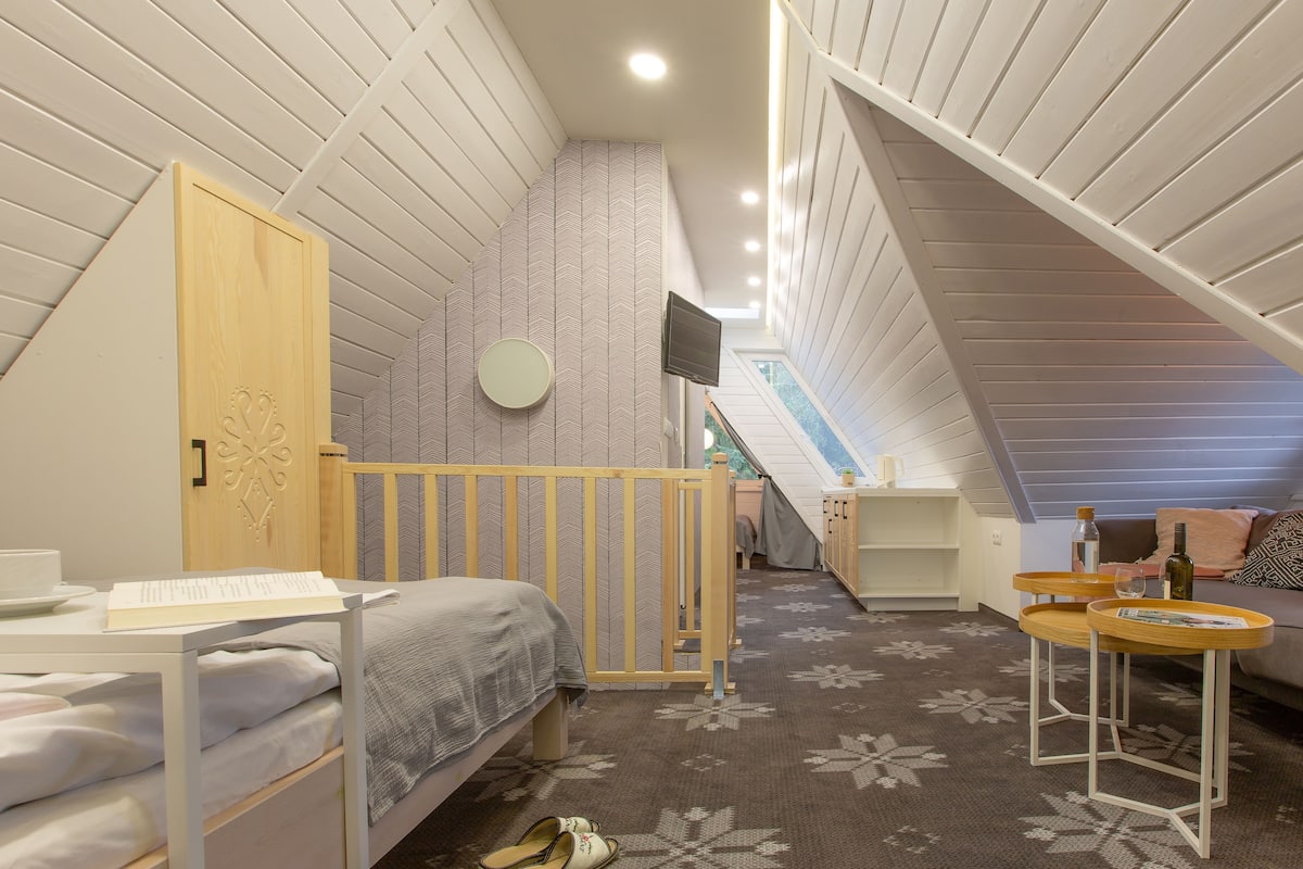 2 bedrooms, desk, soundproofing, iron/ironing board