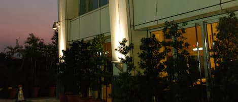 Façade de lâhĂ©bergement - soirĂ©e/nuit