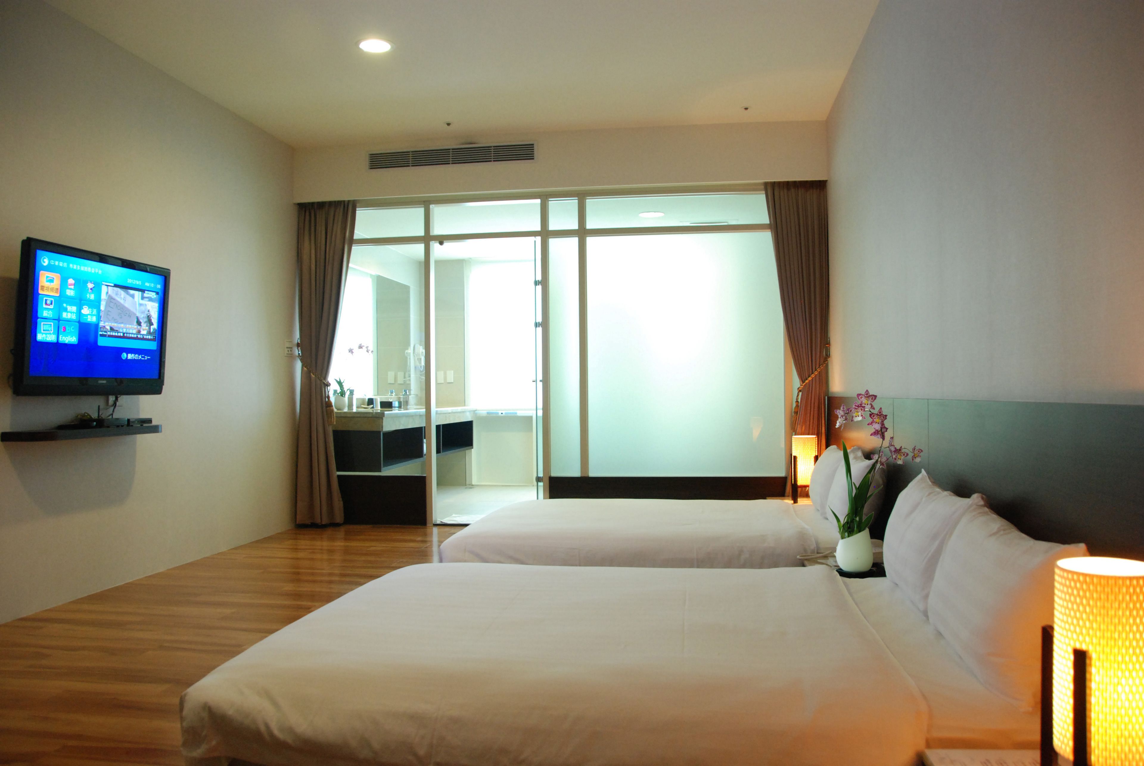 Japanese Style Family Room | In-room safe, desk, blackout curtains, free cots/infant beds