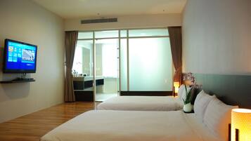 Japanese Style Family Room | In-room safe, desk, blackout drapes, free cribs/infant beds