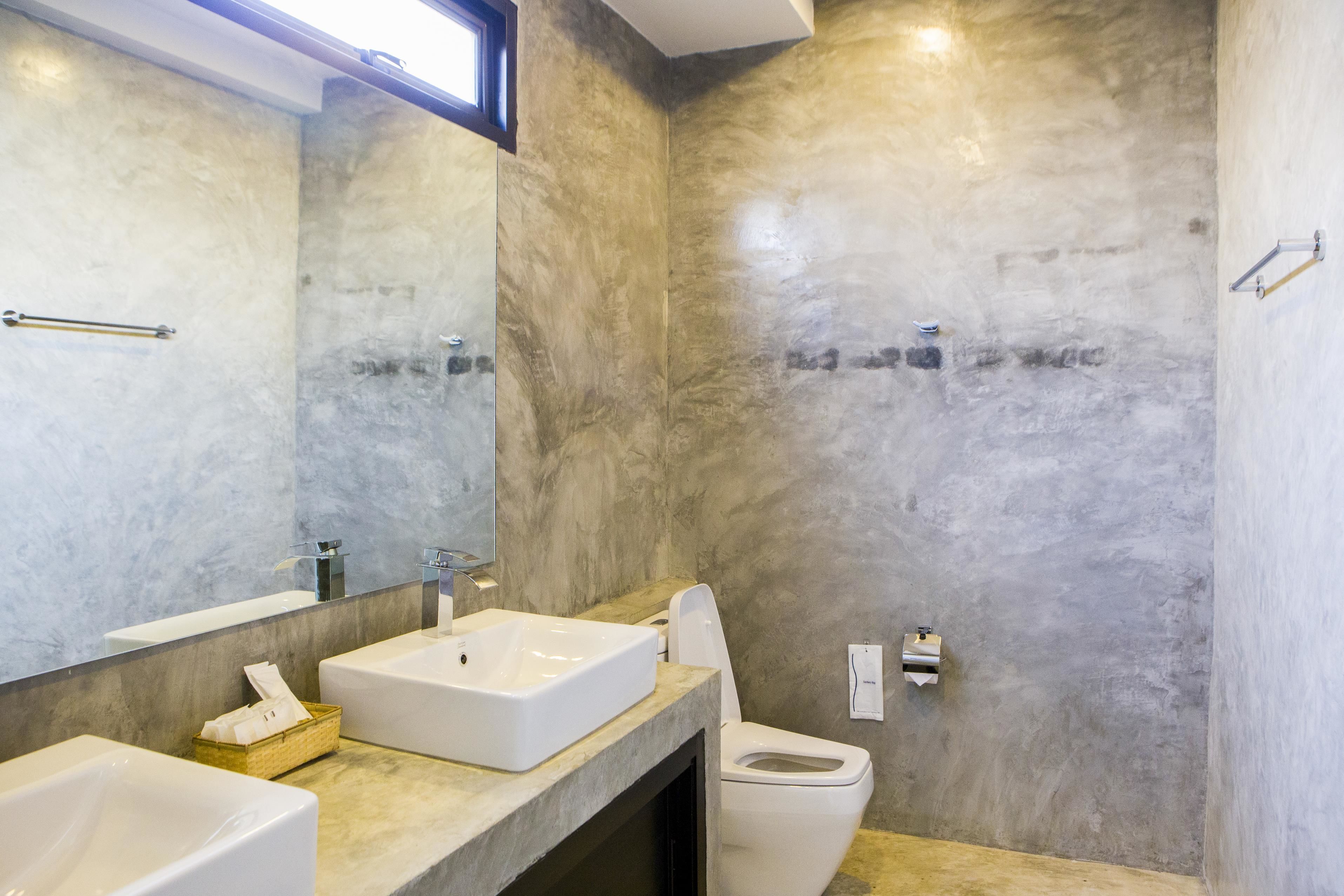 executive suite | bathroom | free toiletries, hair dryer, slippers, bidet