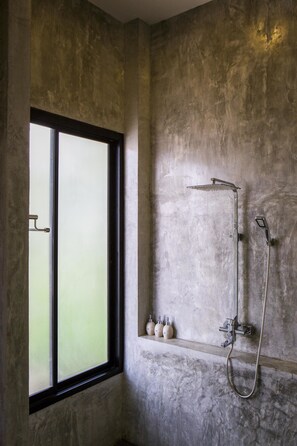 King room with Pool view/Garden view | Badezimmer