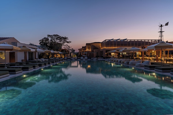 Outdoor pool, pool umbrellas, sun loungers