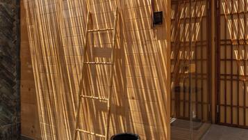 Couples treatment room(s), sauna, Swedish massages, Thai massages