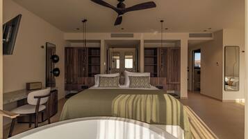 Luxury Suite with heated Jacuzzi & Panoramic view | 1 bedroom, in-room safe, desk, blackout curtains