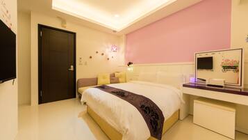 Victoria | 1 bedroom, Egyptian cotton sheets, premium bedding, down comforters
