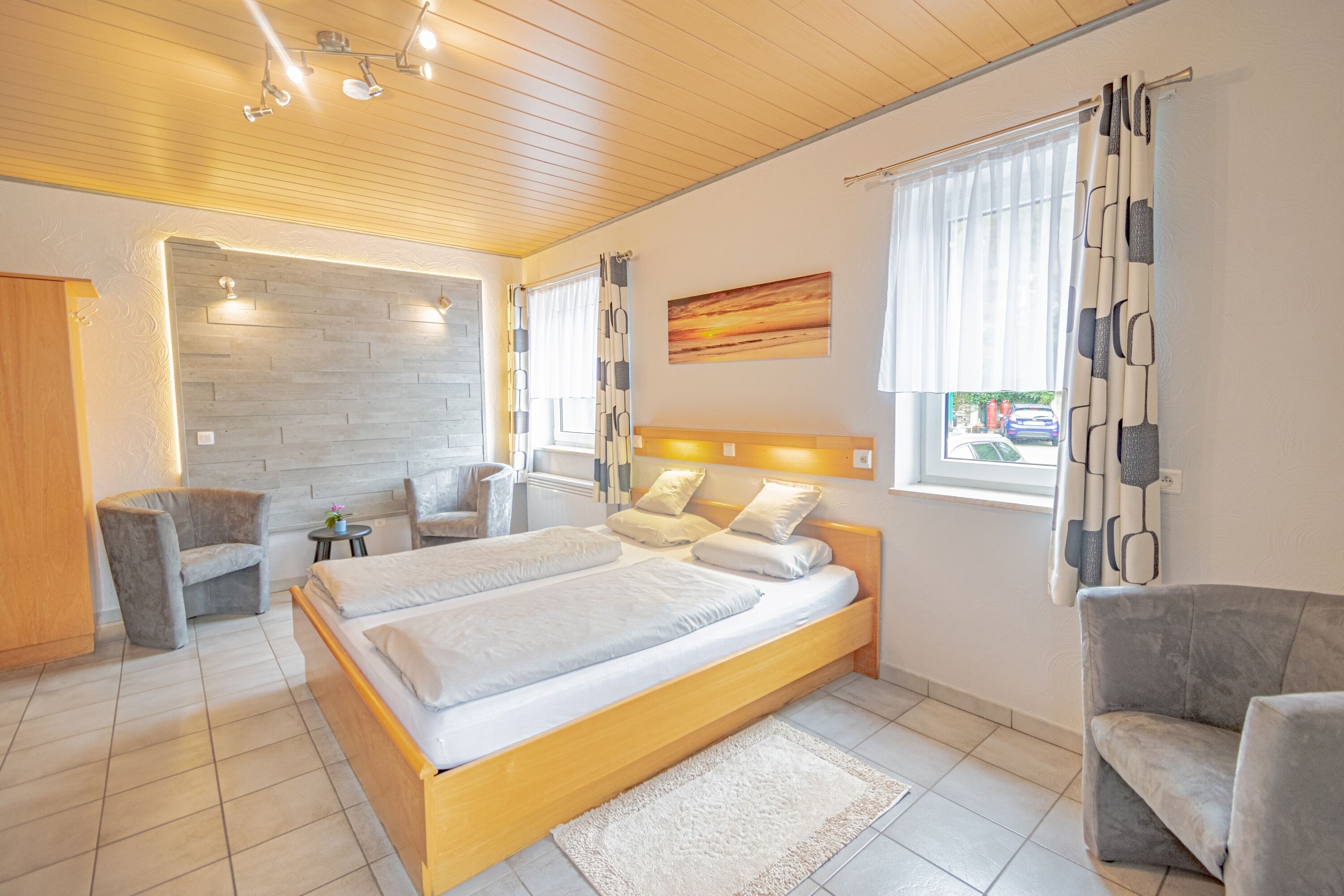 double room | 1 bedroom, minibar, desk, cots/infant beds