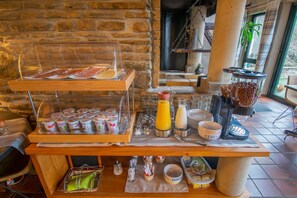 Free daily buffet breakfast  - Hotel Ulftaler Schenke (Burg-Reuland)