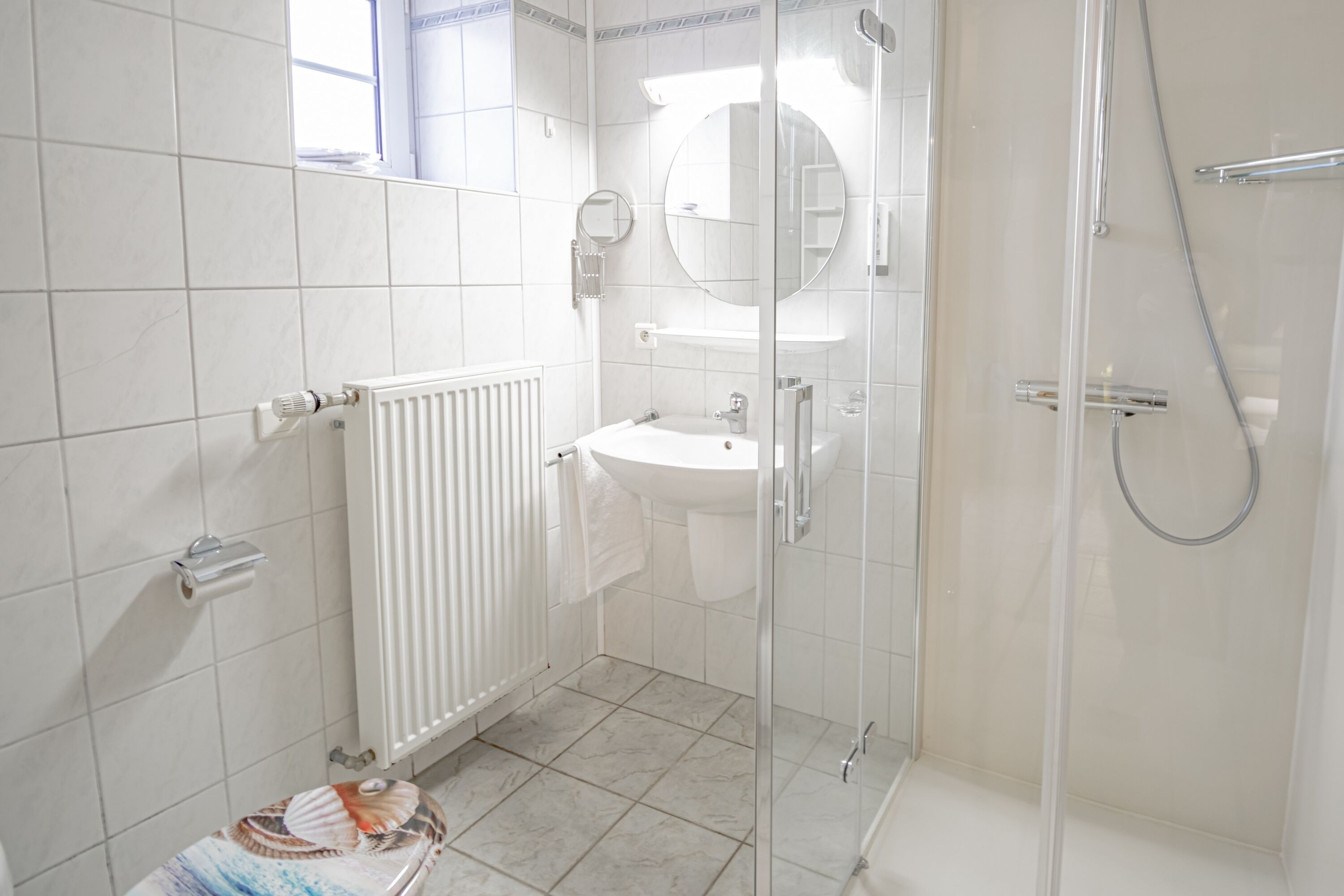 double room | bathroom | shower, free toiletries, hair dryer, towels