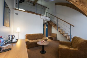 Safe på rommet, skrivebord, skrivebord for bærbar PC og lydisolert