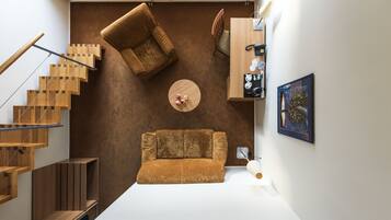 1 sovrum, vÀrdeförvaringsskÄp pÄ rummet och skrivbord