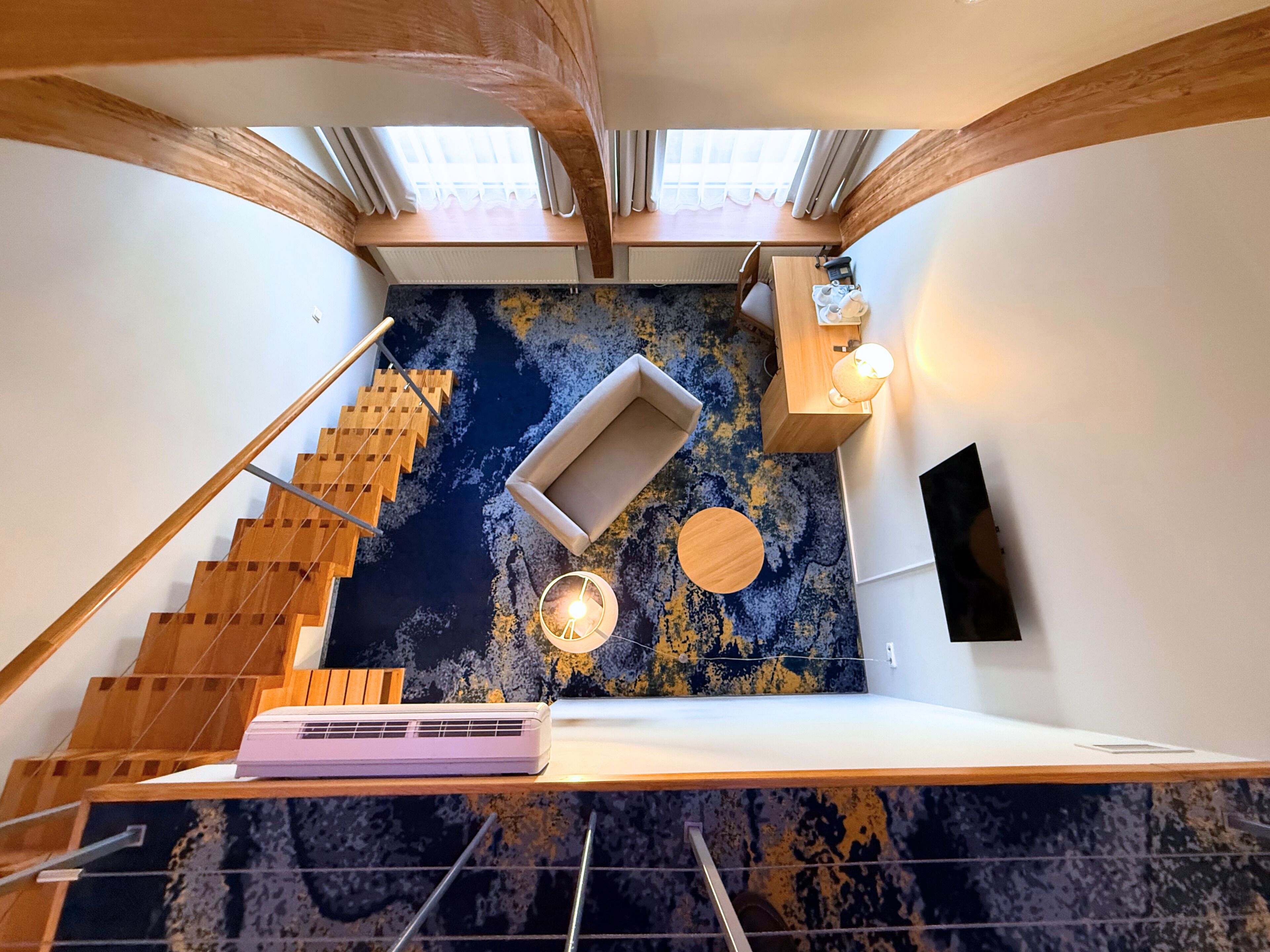 Luxury Double Room, 1 Queen Bed, Non Smoking | Opholdsområde | 65-tommers fladskærms-tv med satellitkanaler, tv