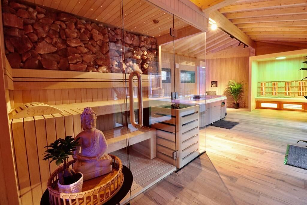 Sauna dan hot tub