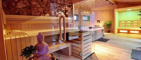 Sauna, hot tub