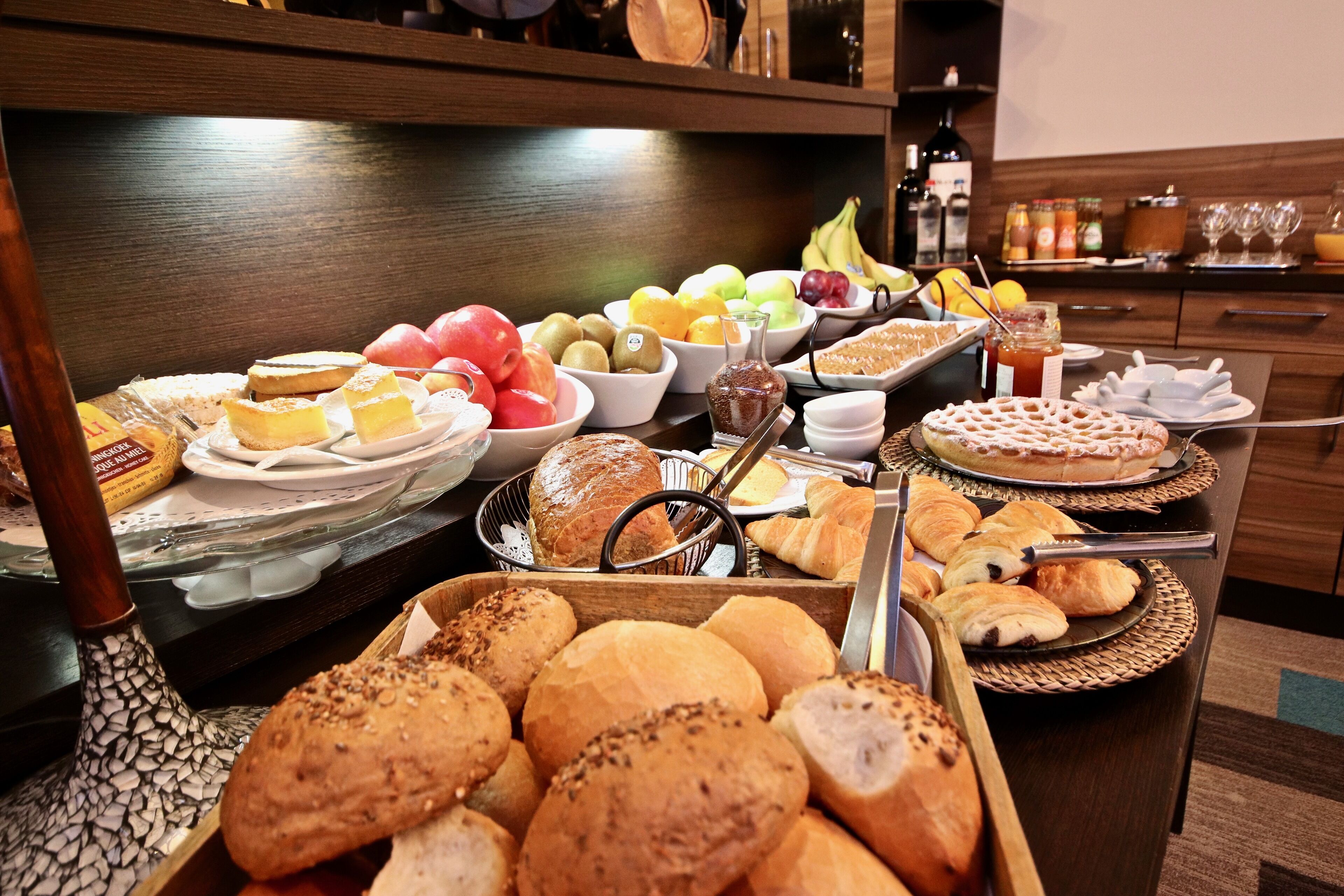 Daily buffet breakfast for a fee