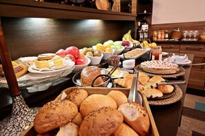 Daily buffet breakfast for a fee - Hotel Val de l'Our (Burg-Reuland)