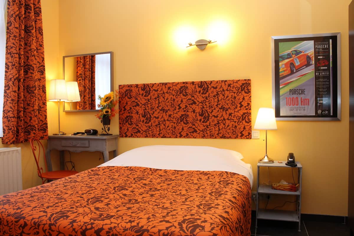 basic double room (small) | 1 bedroom, in-room safe, desk, soundproofing