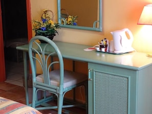 In-room safe, desk, soundproofing, iron/ironing board - Le Relais de Pommard (Stavelot)