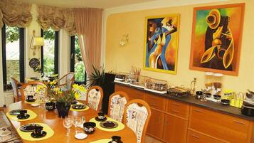 Daily buffet breakfast (EUR 10.95 per person)