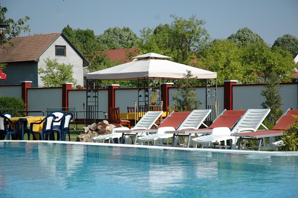 Indoor pool, seasonal outdoor pool, pool loungers