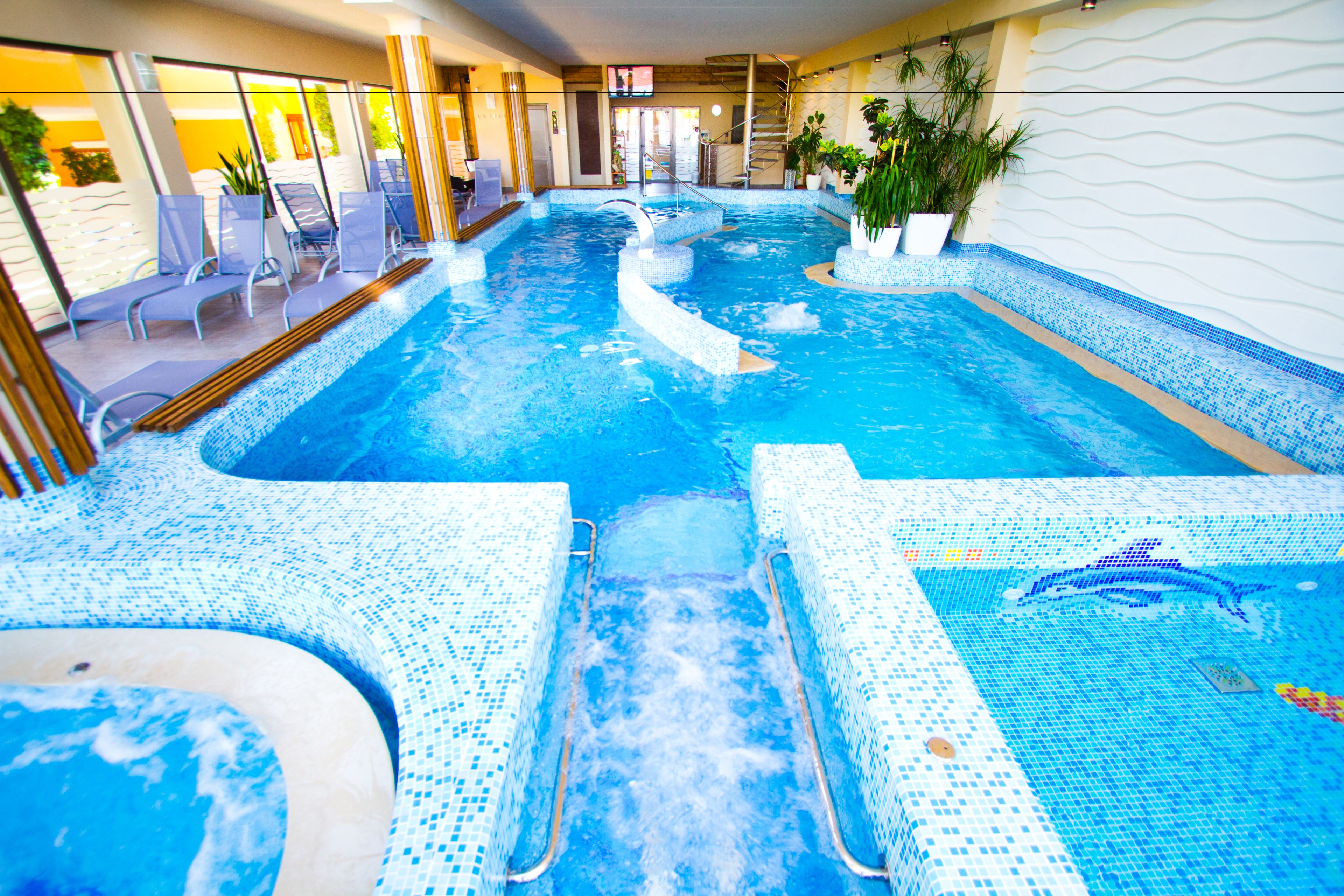 Indoor pool, seasonal outdoor pool, sun loungers