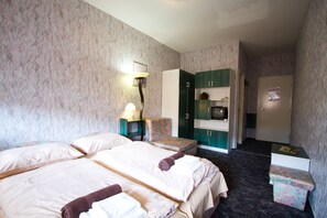 ห้องดับเบิลหรือทวิน | โต๊ะทำงาน