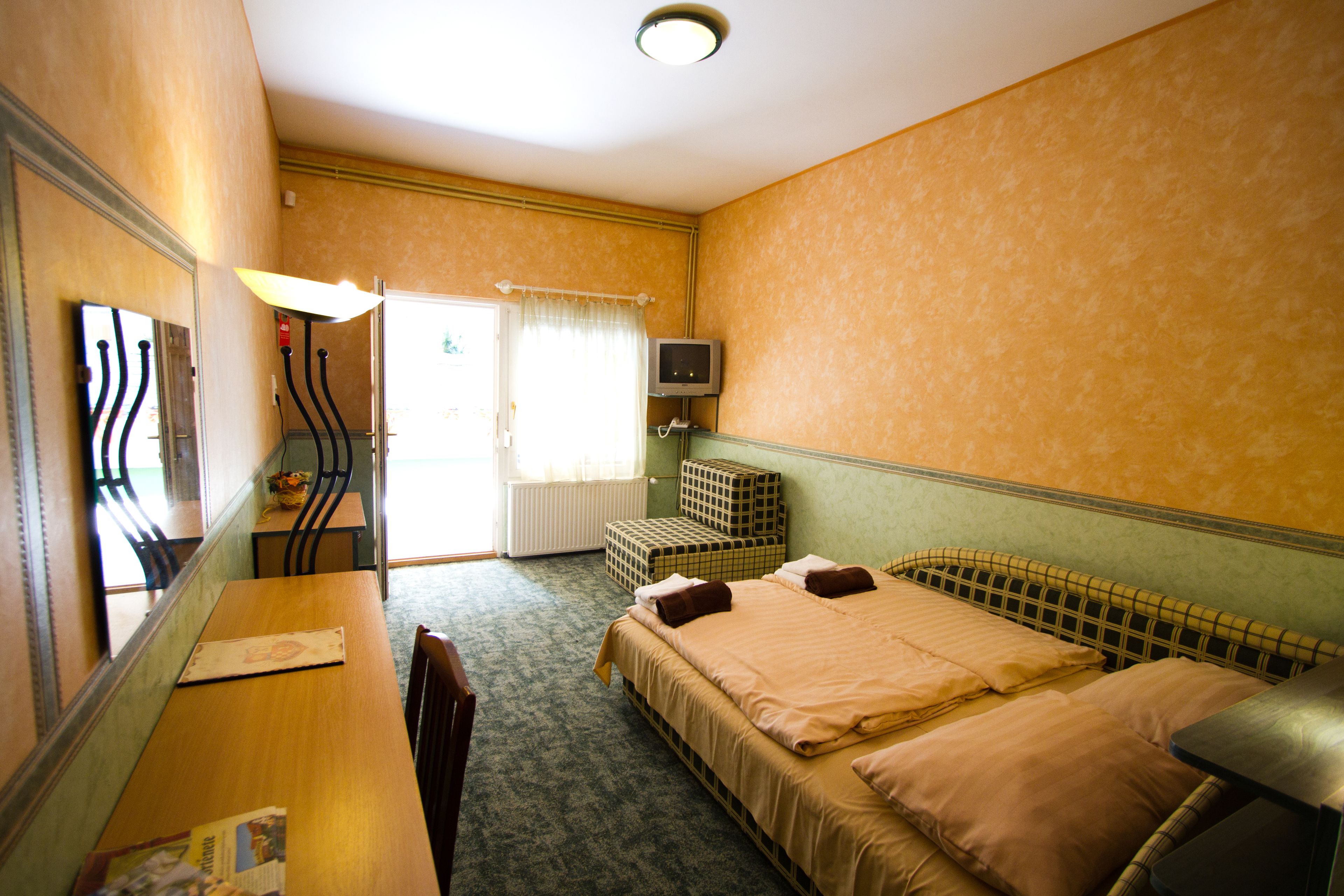 Double or Twin Room | Bathroom | Shower, free toiletries, towels