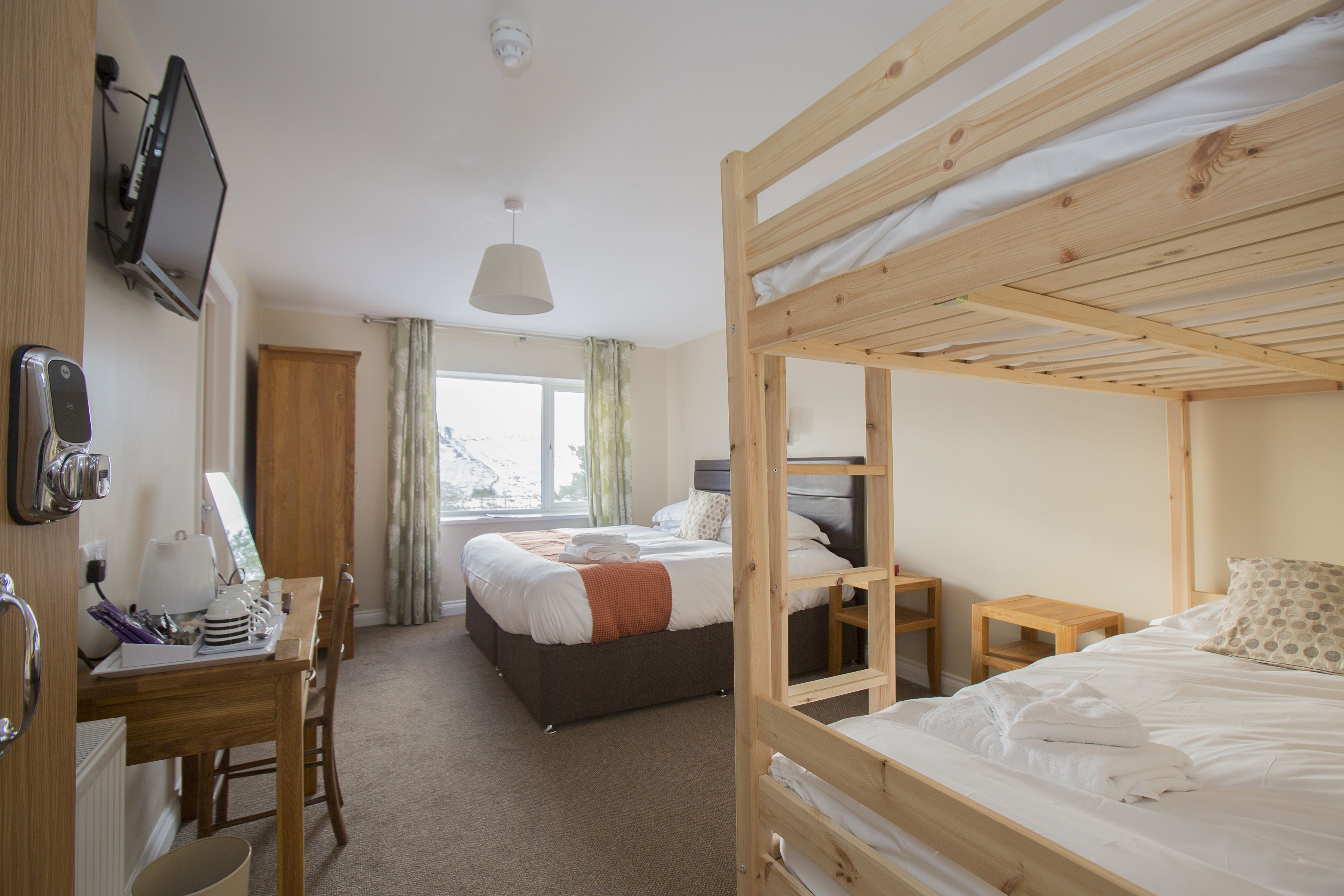 Family Quadruple Room, Ensuite | Hypo-allergenic bedding, desk, iron/ironing board, free WiFi