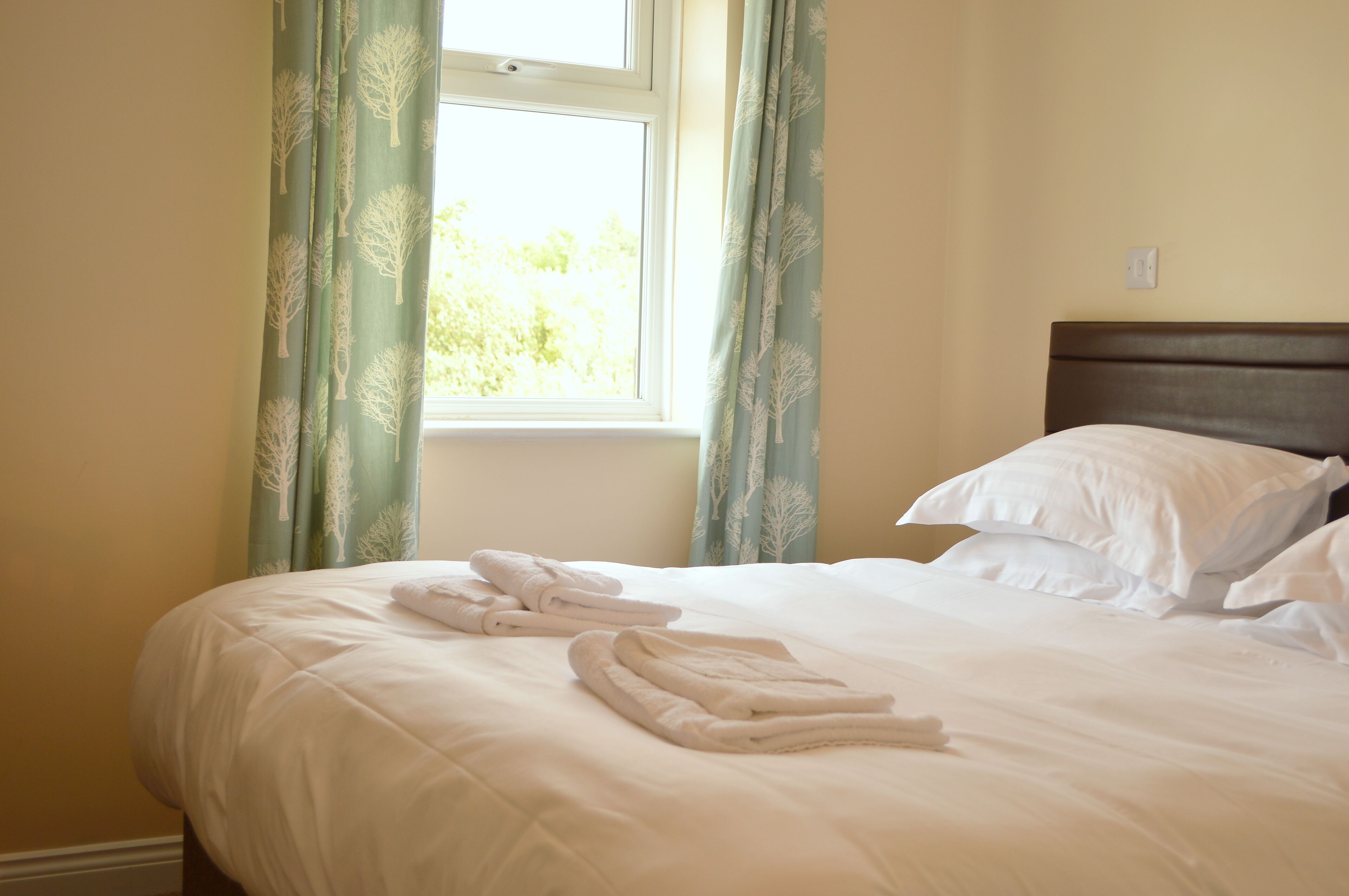 Quarto casal, suíte | Roupas de cama antialérgicas, escrivaninha