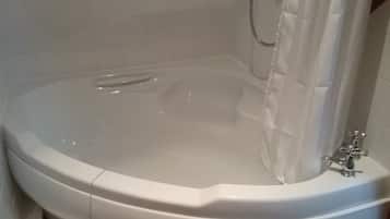 Family Quadruple Room, Ensuite | Deep-soaking bathtub